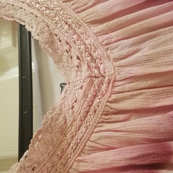 💥3 for $10💥 Forever 21 Pink Tie Dye Style Flowy Crop Top with Crochet V-Neck - Picture 2 of 8